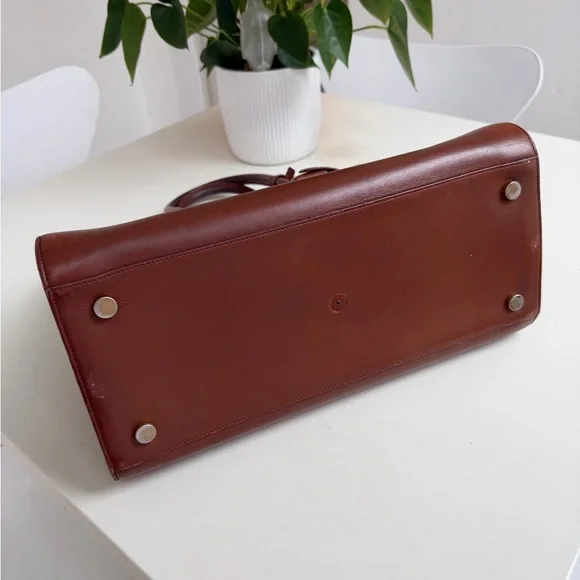 Yves Saint Laurent Sac de Jour (Large) – Camel Calfskin - Picture 6 of 15